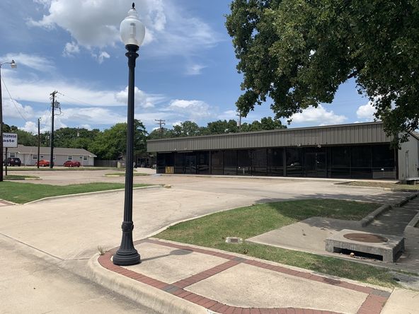 Retail Center | 4405 College Main Street | Bryan, TX: 4405 College Main Street, Bryan, TX 77801